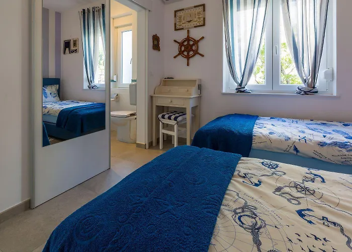 Strandnahe Mit Meerblick, 2 Bikes, Beheiztem Privatpool - Nur 300 Meter Zum Сasa de vacaciones Dramalj