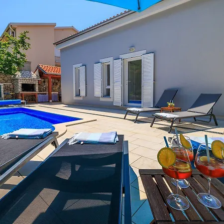 Strandnahe Mit Meerblick, 2 Bikes, Beheiztem Privatpool - Nur 300 Meter Zum * Dramalj