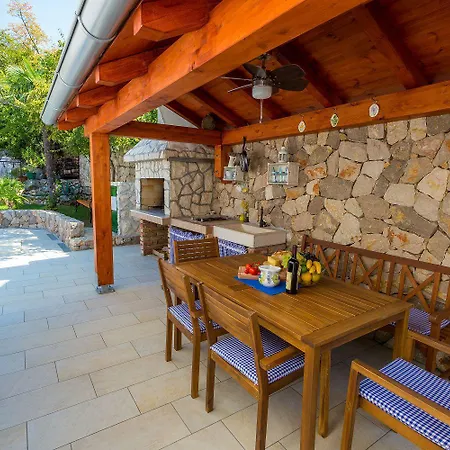 Strandnahe Mit Meerblick, 2 Bikes, Beheiztem Privatpool - Nur 300 Meter Zum Prázdninový dům Dramalj