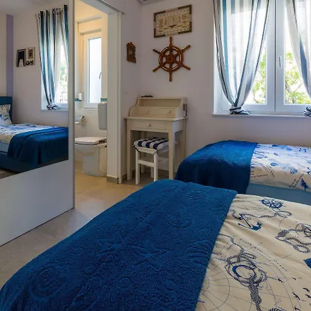 Strandnahe Mit Meerblick, 2 Bikes, Beheiztem Privatpool - Nur 300 Meter Zum Prázdninový dům Dramalj