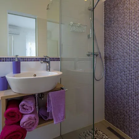 Strandnahe Mit Meerblick, 2 Bikes, Beheiztem Privatpool - Nur 300 Meter Zum Prázdninový dům Dramalj