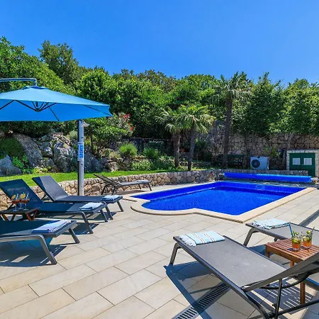 Prázdninový dům Strandnahe Mit Meerblick, 2 Bikes, Beheiztem Privatpool - Nur 300 Meter Zum Dramalj