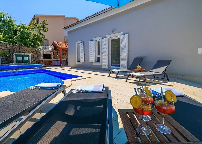 Strandnahe Mit Meerblick, 2 Bikes, Beheiztem Privatpool - Nur 300 Meter Zum * Dramalj